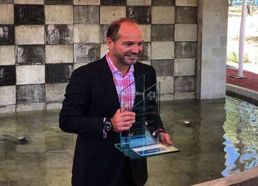 Reconocen a Luis García como "celebridad de Naucalpan"