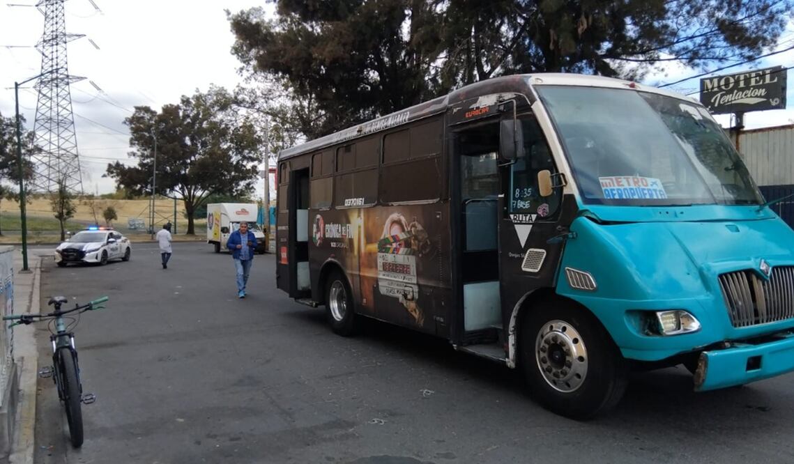 Un ciclista perdió la vida la mañana de este viernes en la alcaldía Iztapalapa, luego de ser presuntamente atropellado por una unidad de microbús sobre Avenida Guelatao. Foto: especial
