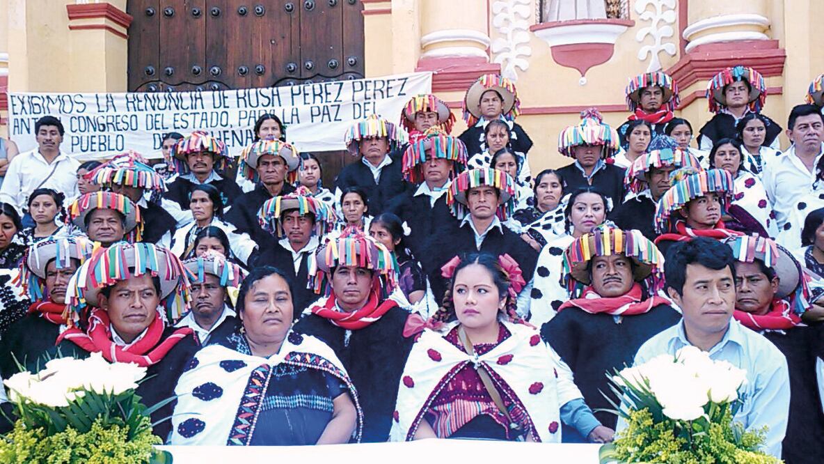 Desde el 17 de agosto de 2016 el tribunal electoral ordenó restituir a Rosa Pére z Pérez y su cabildo por considerar que fue removida por medio de la violencia (ARCHIVO EL UNIVERSAL)