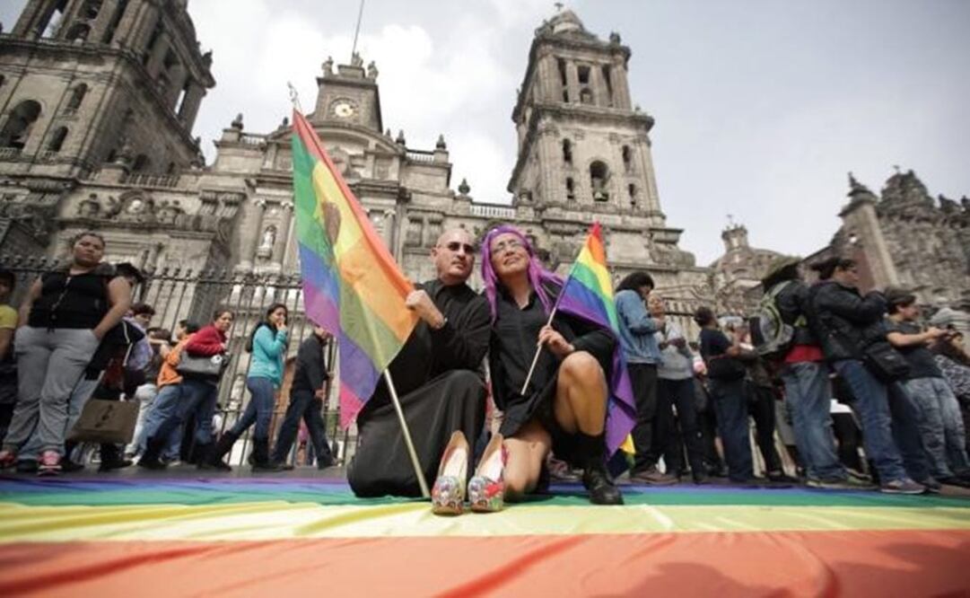  As part of the celebrations of the Trans Day in Mexico City, the trans community held a protest outside the Metropolitan Cathedral in downtown Mexico City – Photo: Alejandro Acosta