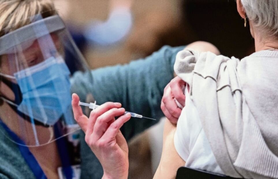 Si ya tuve Covid-19 y me recuperé, ¿debo vacunarme de todos modos contra el Covid-19?