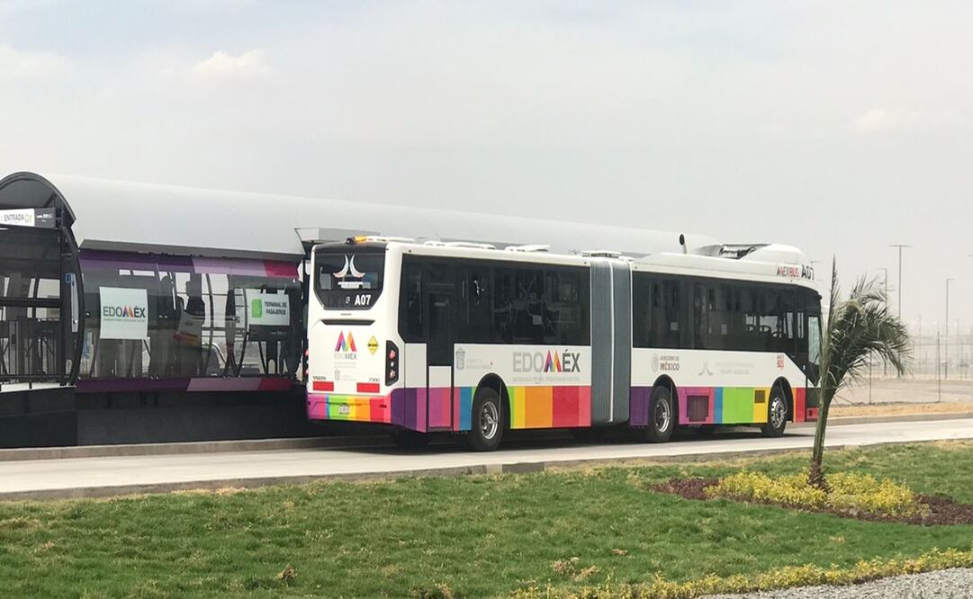 Hasta el próximo 4 de abril los pasajeros no pagarán por el viaje de Ojo de Agua a la Base Aérea de Santa Lucía, a partir del 5 de abril tendrán que desembolsar los 9 pesos por ese tramo. Foto: Emilio Fernández / EL UNIVERSAL 