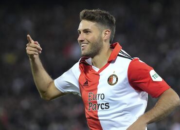 Santiago Giménez, marca gol con Feyenoord y lo dedica a México