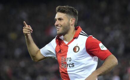 Santiago Giménez, marca gol con Feyenoord y lo dedica a México