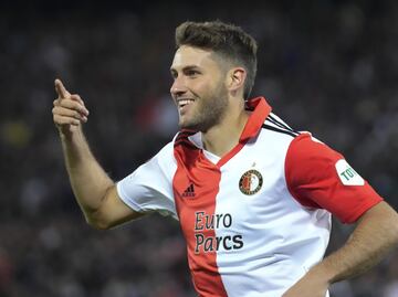 Santiago Giménez, marca gol con Feyenoord y lo dedica a México