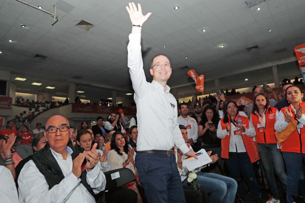 Ricardo Anaya, candidato de Por México al Frente, encabezó un acto con los aspirantes a la capital Alejandra Barrales y a senador, Miguel Ángel Mancera (IRVIN OLIVARES. EL UNIVERSAL)