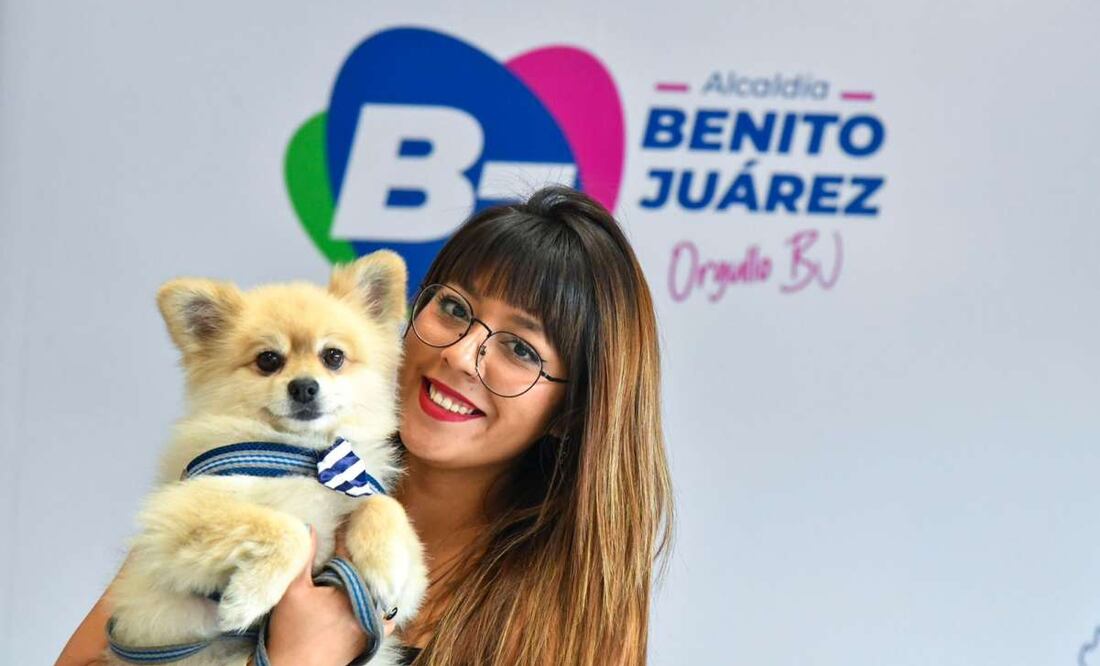 Trabajadores de la alcaldía Benito Juárez asisten a laborar con sus perros. Foto: Especial