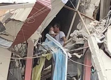 "Todo cayó a su alrededor": un padre y su bebé sobreviven de milagro a terremoto en Ecuador