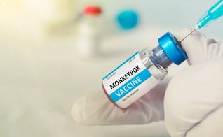 OMS autoriza primera vacuna contra viruela del mono para reforzar la respuesta a la enfermedad en África