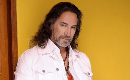 Marco Antonio Solís se ríe del vestuario estrafalario que usaba en Los Bukis