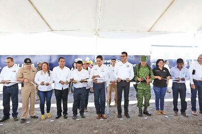 Inaugura Aureoles cuartel militar en Coahuayana