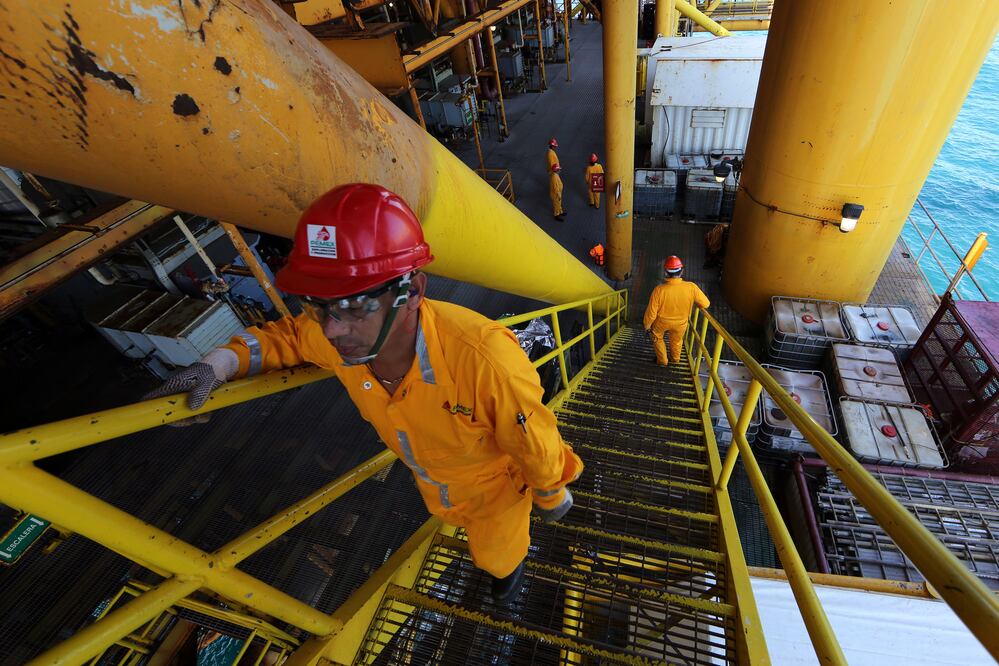 Filiales de Pemex, las únicas que han tramitado permisos; sólo la empresa tiene el aval en transporte mediante buques (JUAN CARLOS REYES. EL UNIVERSAL)