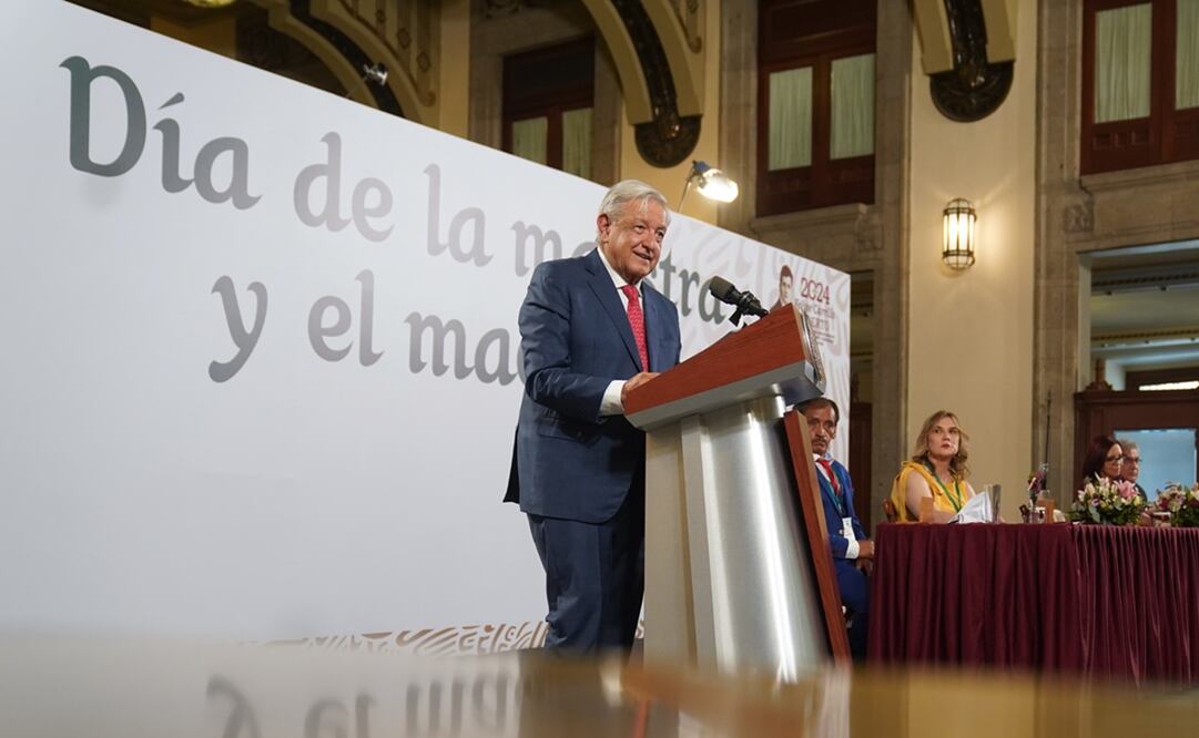 El Presidente agradeció al magisterio nacional por su apoyo y por estar presentes. Foto: Presidencia