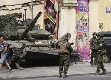 Ejército ruso crea zona de seguridad en frontera con Ucrania, afirma Putin; dice que ucranianos usan "métodos terroristas" allí