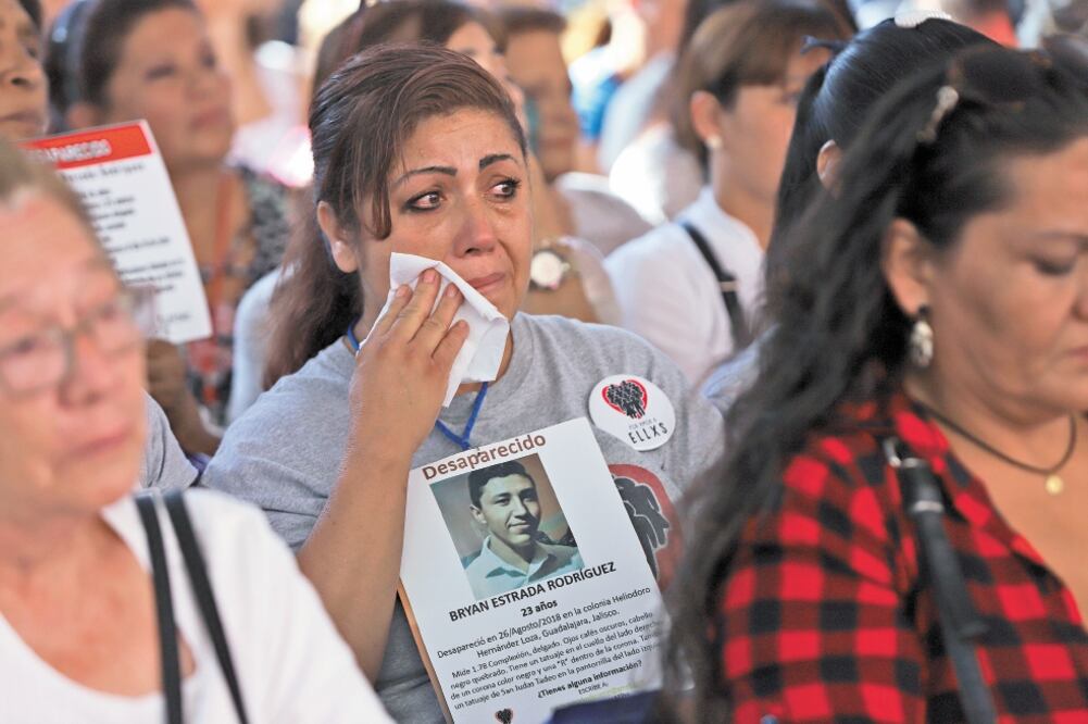 Familiares de desaparecidos reclamaron al mandatario que aún haya agentes del Ministerio Público —sobre todo en la región Valles— que se rehúsen a recibir de inmediato las denuncias. Foto/CARLOS ZEPEDA. EL UNIVERSAL