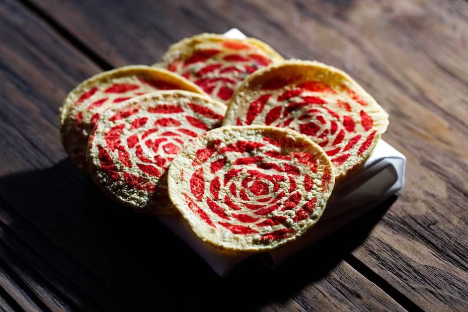 Tortillas tradicionales ceremoniales, hechas con maíz nativo. Foto: Limosneros / IG.