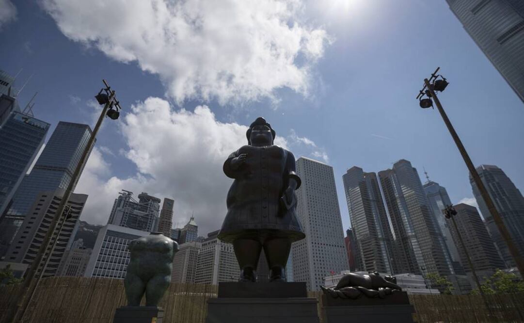 Las esculturas que se muestran en Hong Kong son algunas de las que se mostraron en Shanghái, y siguen la tradición de mostrar las gigantescas obras en avenidas emblemáticas de grandes ciudades como Nueva York o París. FOTO: EFE.