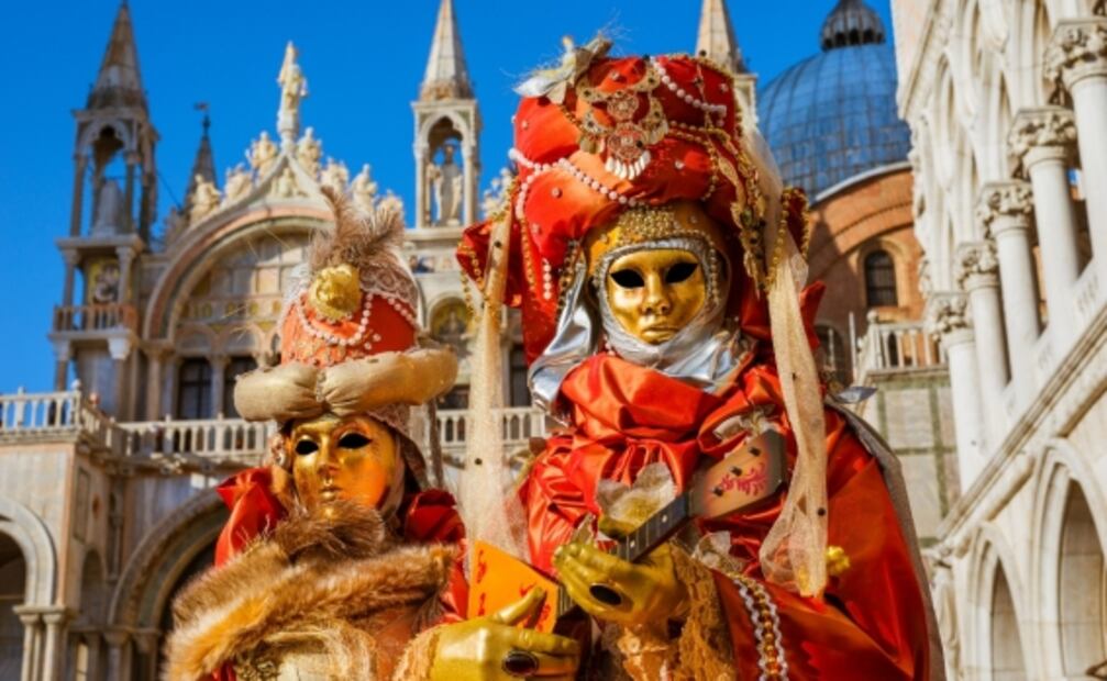Máscaras, elegancia y destrampe, así es el Carnaval de Venecia