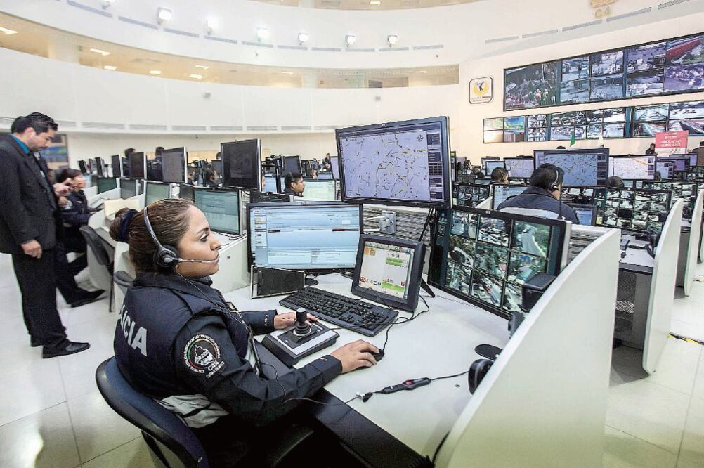 El gobierno capitalino determinó aumentar en 700 el número de cámaras de seguridad con que cuenta la delegación Iztapalapa, para sumar 2 mil 300, principalmente en zonas limítrofes con el Edomex (YADÍN XOLALPA. EL UNIVERSAL)