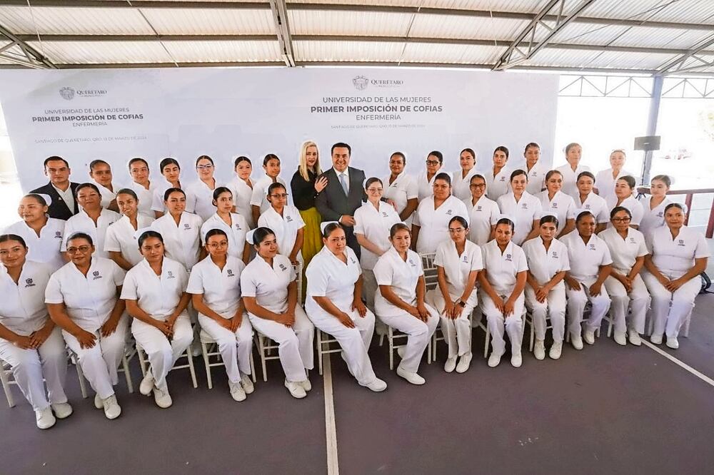 Las 39 enfermeras que recibieron su cofia ya podrán prestar sus servicios en el campo clínico e iniciar una nueva etapa en su formación, señalaron.
