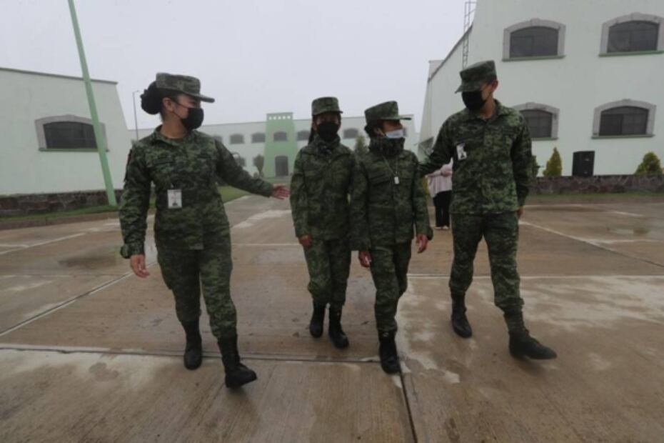 Niños cumplen su sueño de ser militares