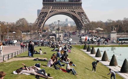 Cierran Torre Eiffel por huelga contra política de austeridad