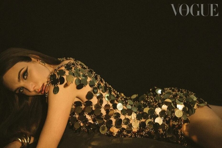 Macarena Achaga en la edición de belleza de Vogue, primavera 2024. Foto: Vogue
