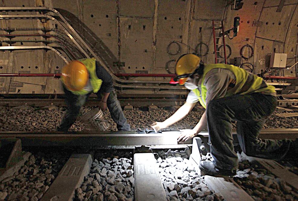 Ante anomalías que se detectaron en el tramo subterráneo de la Línea 12, que corre de Mixcoac a Atlalilco, el GDF lleva a cabo una investigación para determinar si se trata de vicios ocultos, trabajos mal ejecutados o faltantes de obra