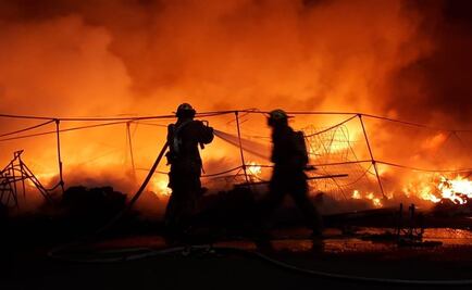 Corto circuito provoca incendio en expo zapatera en Sonora