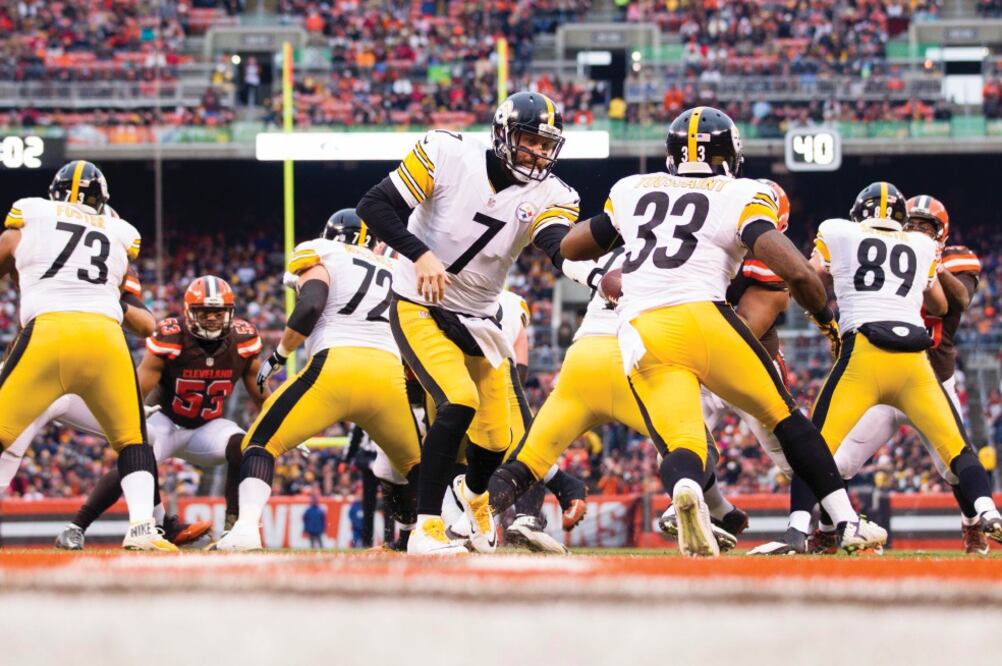 El quarterback Ben Roethlisberger lanzó para 349 yardas y tres TD’s (SCOTT GALVIN. USA TODAY SPORTS)