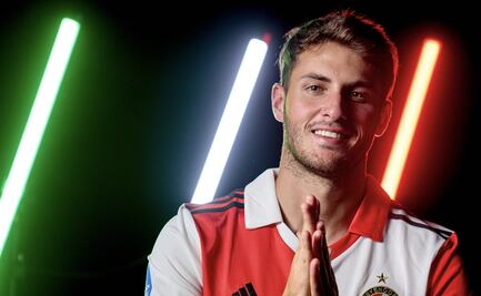 Santiago Giménez es elegido el mejor futbolista del Feyenoord