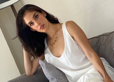 Sandra Echeverría acusa a aerolínea de supuesto cobro indebido y lanza críticas: ¡Tramposos y estafadores!