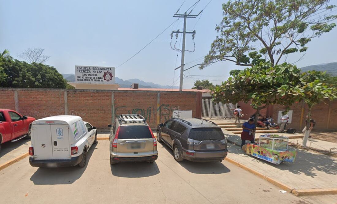 La agresión ocurrió en la Escuela Secundaria Técnica 132, localizada en la colonia El Mangal de Puerto Vallarta. Foto: Google Maps