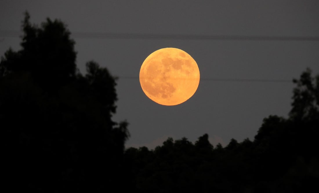 Mañana se producirá la Luna llena de mayo.
Foto: EFE / Abir Sultán, archivo