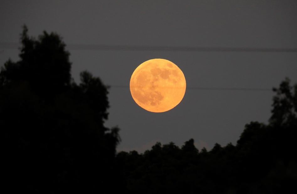 La Luna llena. Foto: EFE / Abir Sultán
