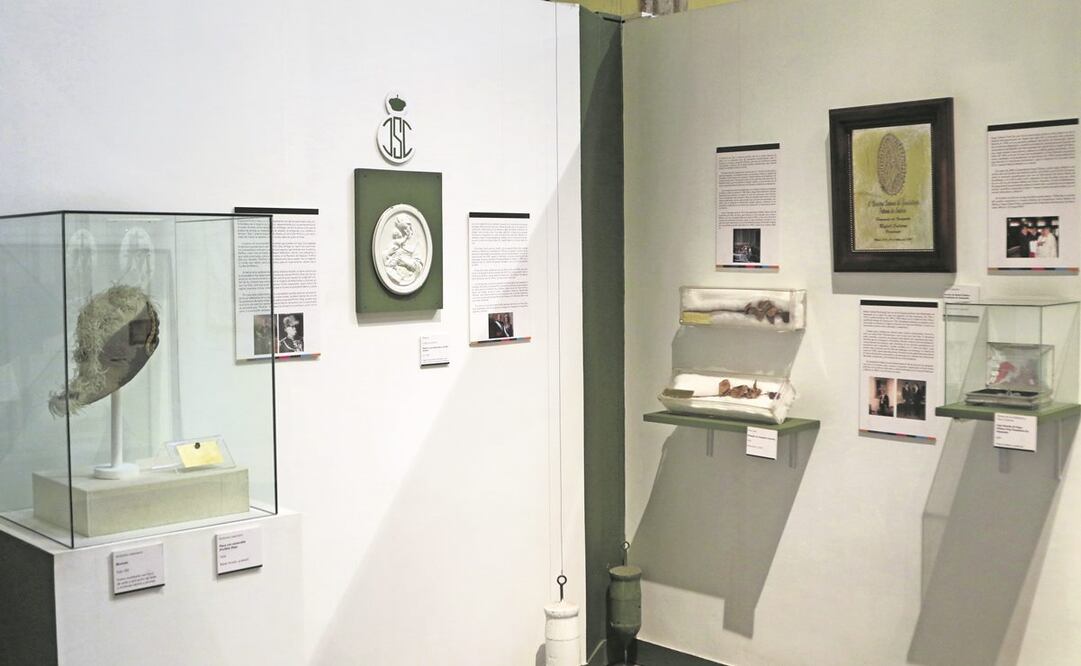 En la sala de exposición Regalos para la Reina. Testimonios de amor y fe, se pueden observar algunos objetos llevados a la Virgen. Foto: Carlos Mejía. El Universal