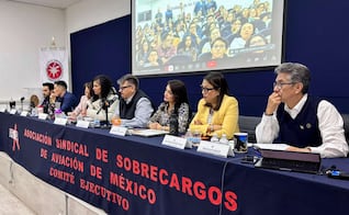 Sobrecargos de Aeroméxico cancelan huelga; aprueban aumento salarial y mejoras laborales