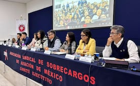 Sobrecargos de Aeroméxico cancelan huelga; aprueban aumento salarial y mejoras laborales