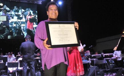 Reconocen en Tlacotalpan trayectoria de Juan Gabriel 