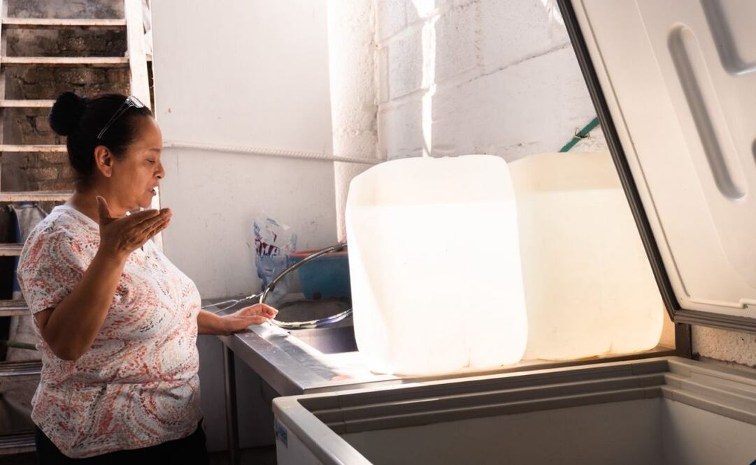 Luego de que seis colonias de la alcaldía Álvaro Obregón permanecieran sin agua más de una semana, vecinos afectados reportaron que a partir de este lunes por la noche comenzó a llegar el líquido a sus hogares. Foto: Omsar Alvarado/ EL UNIVERSAL