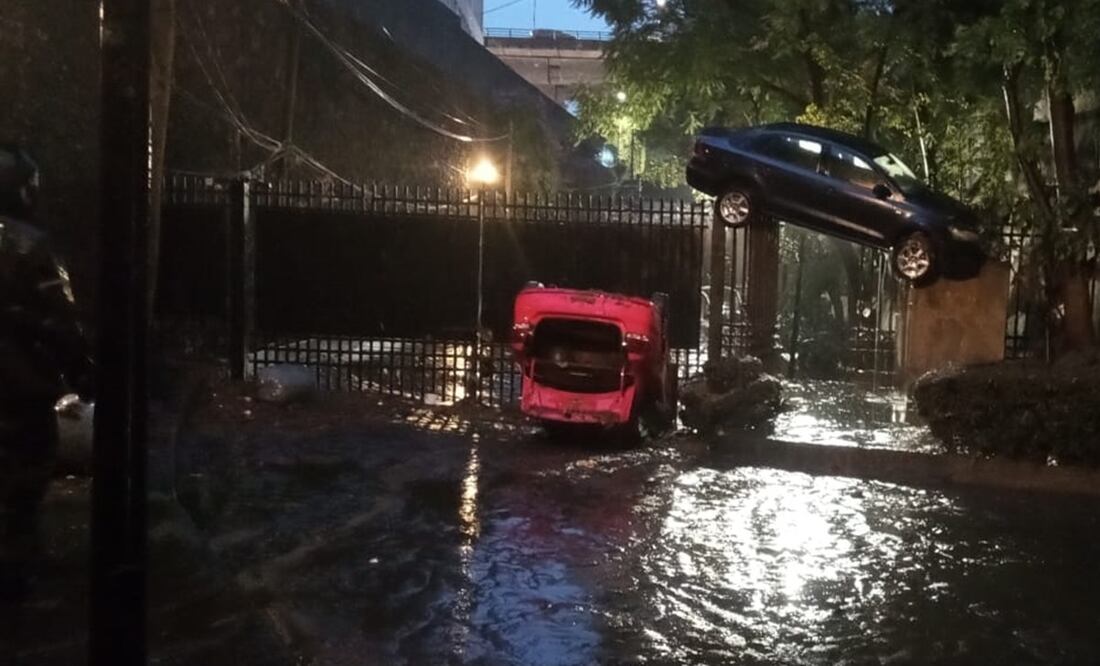 Ante las afectaciones, elementos de Protección Civil ya revisan las condiciones de seguridad de las viviendas y atienden a los vecinos de la Colonia Río San Ángel. Foto: Especial