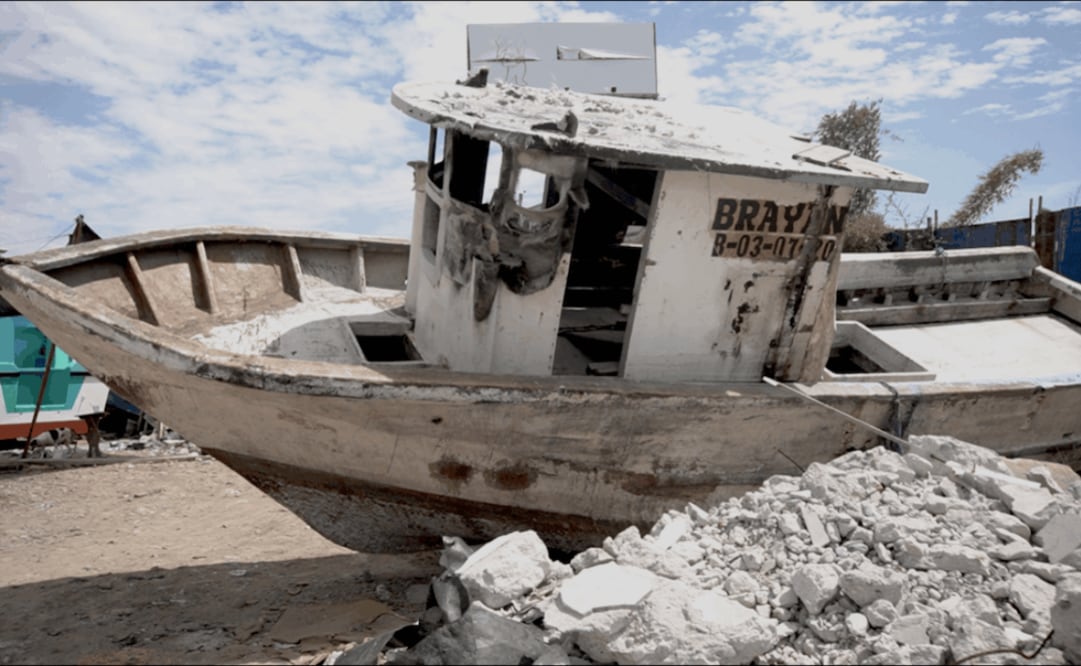 Embarcación abandonada en uno de los atracaderos que existen en áreas deprimidas de Puerto Bolívar. Foto: Mongabay Latam / Mongabay