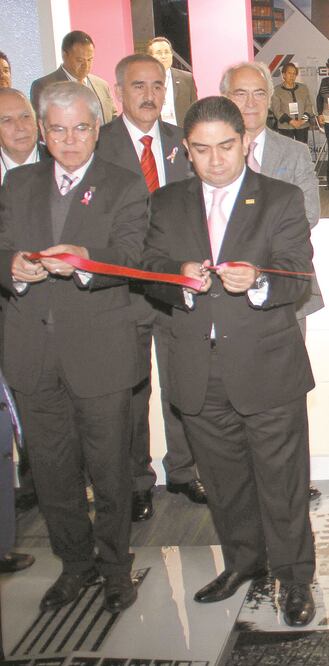 De huida. Felipe de Jesús Gutiérrez y Édgar Tungüí están prófugos por el desvío de 40 mdp. Autoridades no han congelado sus cuentas bancarias. ARCHIVO EL UNIVERSAL