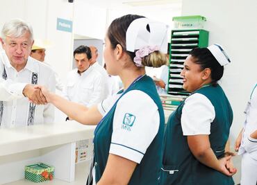 AMLO va contra aviadores en escuelas