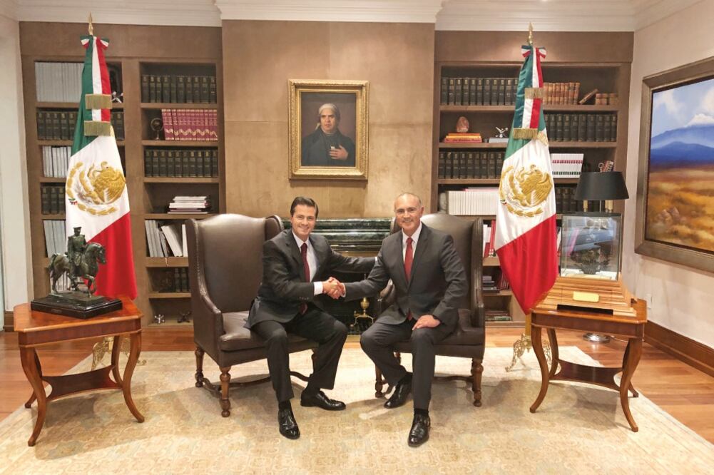 El presidente de México, Enrique Peña Nieto, y el ex titular de la Sagarpa José Calzada Rovirosa en Los Pinos (PRESIDENCIA)