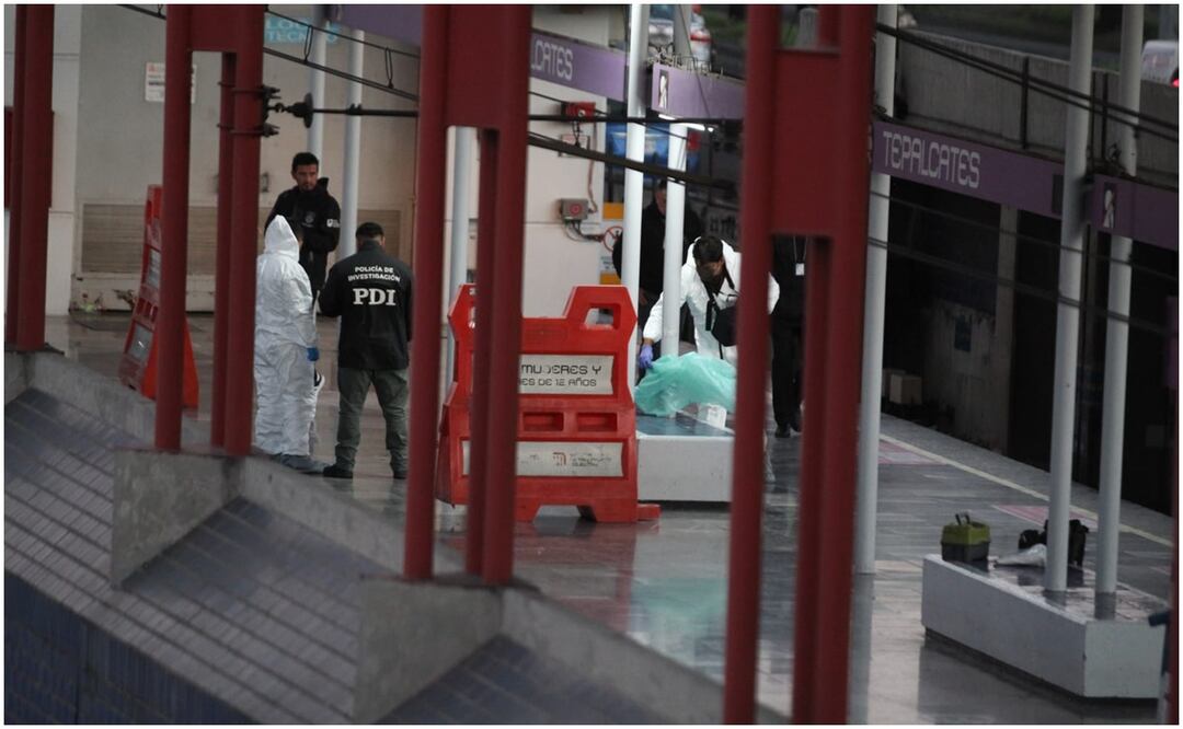 Un hombre fue ejecutado esta tarde en andenes del Metro Tepalcates del Sistema de Trasporte Colectivo Metro (11/10/2024). Foto: Francisco Rodríguez / EL UNIVERSAL