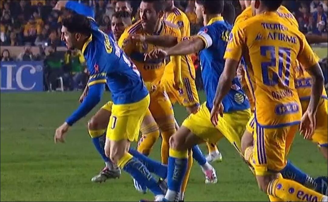 Polémica jugada en la final de la Liga MX - Foto: Especial