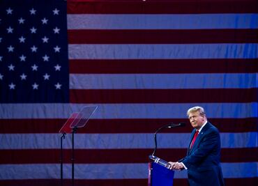 Trump se autodenomina un "disidente político orgulloso" en conferencia conservadora