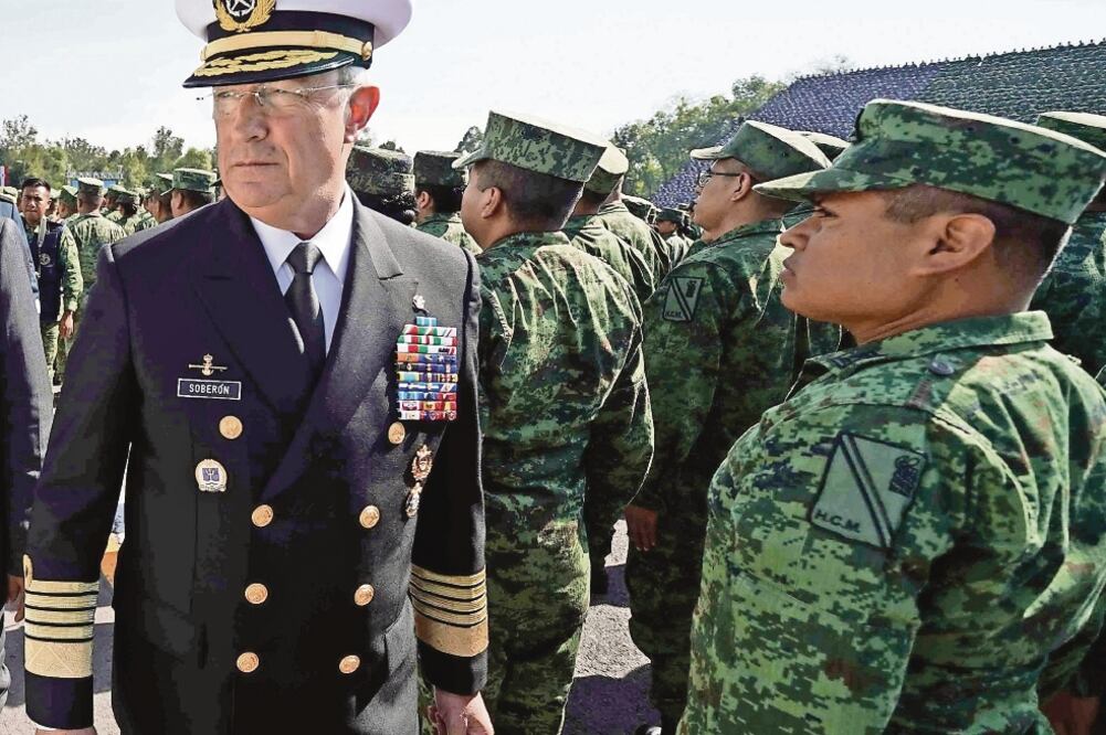 Refrenda compromiso. El titular de la Semar, Vidal Francisco Soberón, dijo que estarán del lado de Andrés Manuel López Obrador. Foto: REUTERS