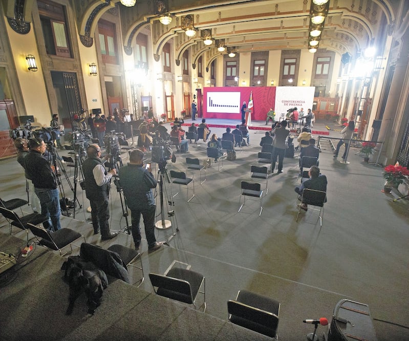 El INE dijo que debe indagar si el gobierno paga a algún reportero para que realice preguntas en conferencias. Foto: ARCHIVO EL UNIVERSAL